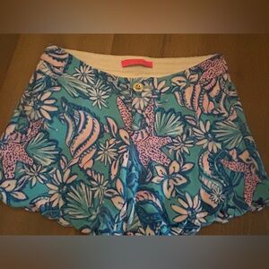 Lilly Pulitzer Buttercup Shorts in Sound the Sirens Print